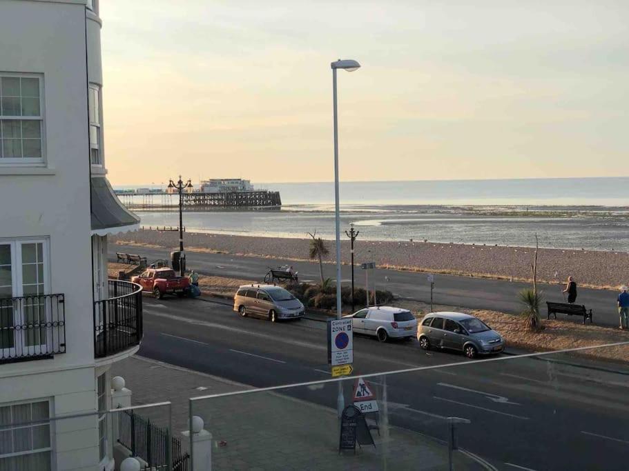 House By The Sea, Worthing Villa Bagian luar foto