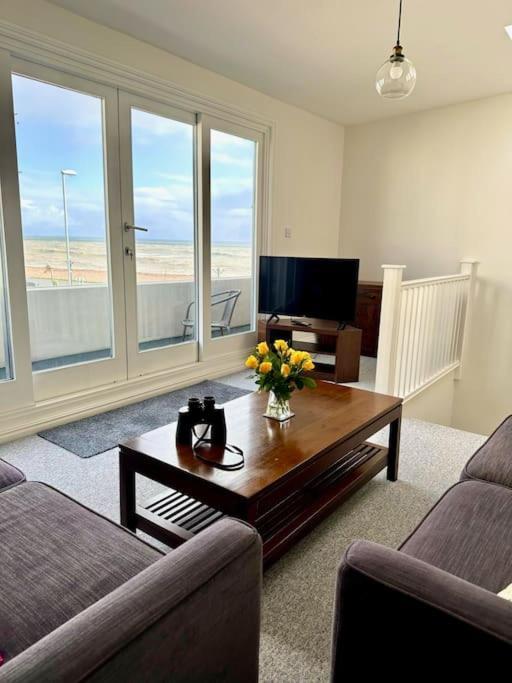House By The Sea, Worthing Villa Bagian luar foto