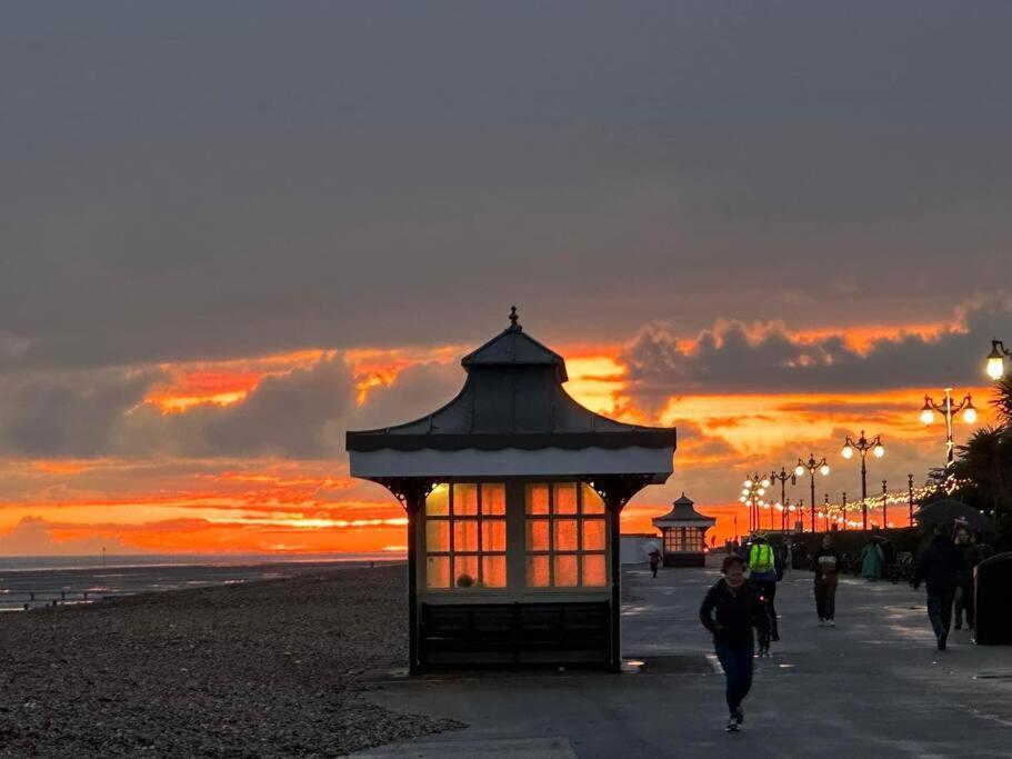House By The Sea, Worthing Villa Bagian luar foto
